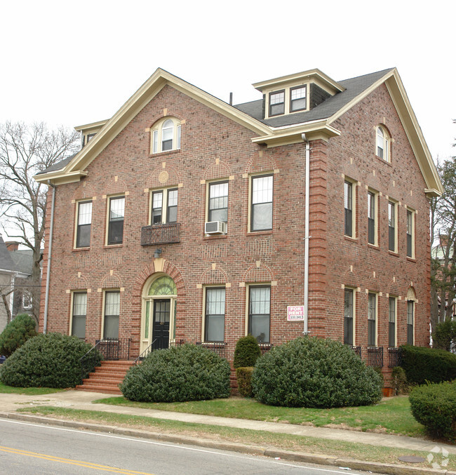 Building Photo - 257 Gano St