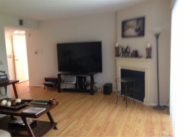 Foto del edificio - 10641 Kinnard Ave