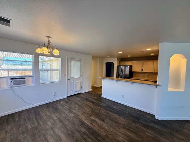 Building Photo - beautiful home  with exceptional views and...
