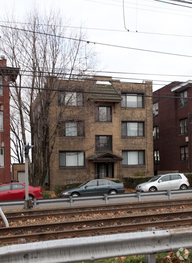 Foto del edificio - 2744 Broadway Ave