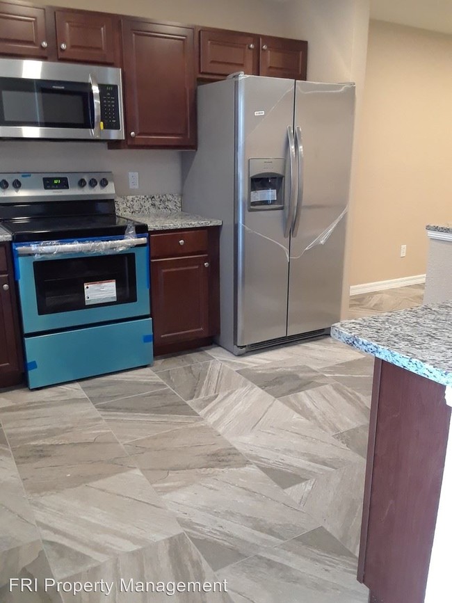 Building Photo - 2 br, 1 bath Apartment - 7252 Balboa Drive