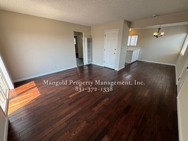 Foto del edificio - Great Home Located In Seaside Neighborhood with Fenced Back Yard!