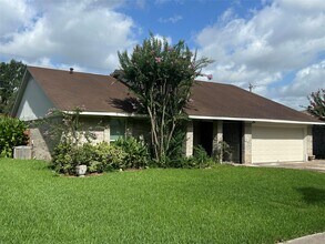 Building Photo - 1139 Pinecroft Dr