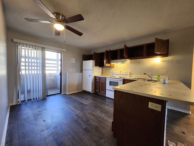 Foto del edificio - 2922 Straus Ln