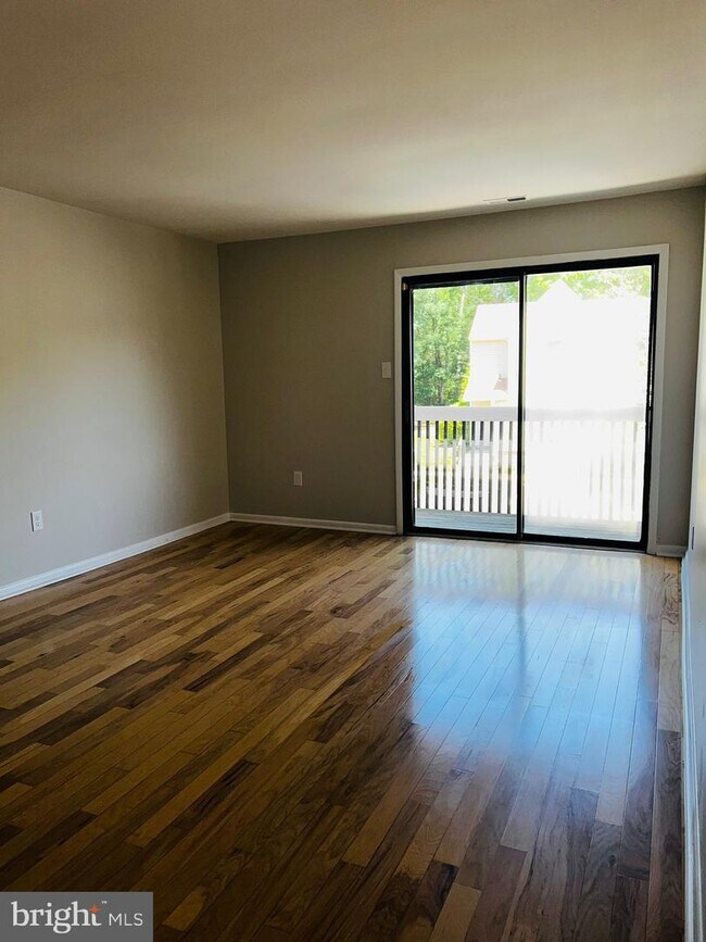 Foto del edificio - 64 Scotch Pine Dr