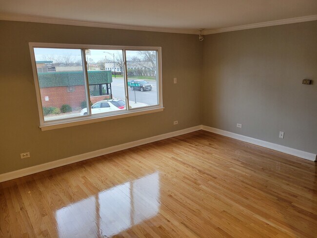 Building Photo - 8701 S Sacramento Ave