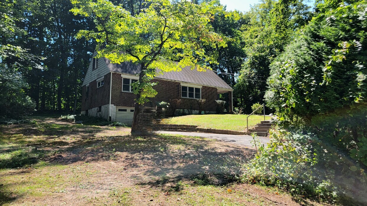 Primary Photo - 9 White Clay Dr