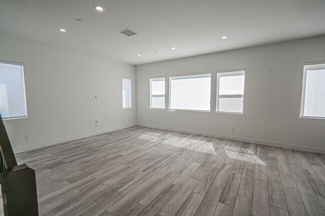 Foto del edificio - 5 Bedroom Home for Rent in Santa Clarita!