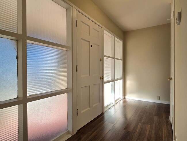 Building Photo - 1235 Heatherstone Way