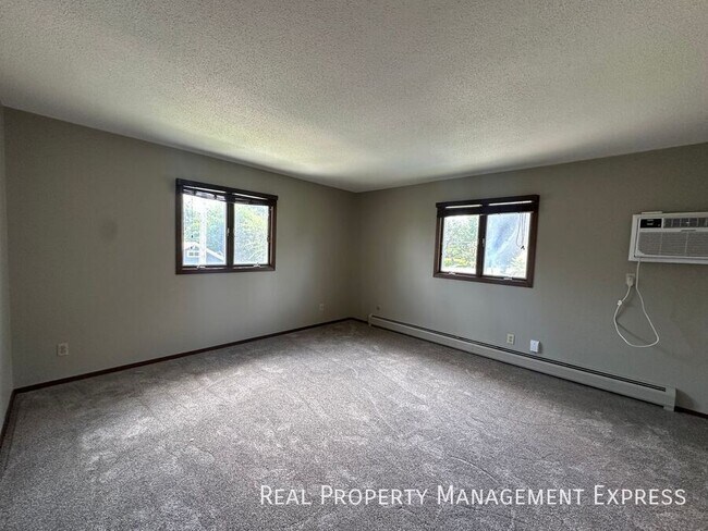 Foto del edificio - Spacious 2 Bedroom Apartment