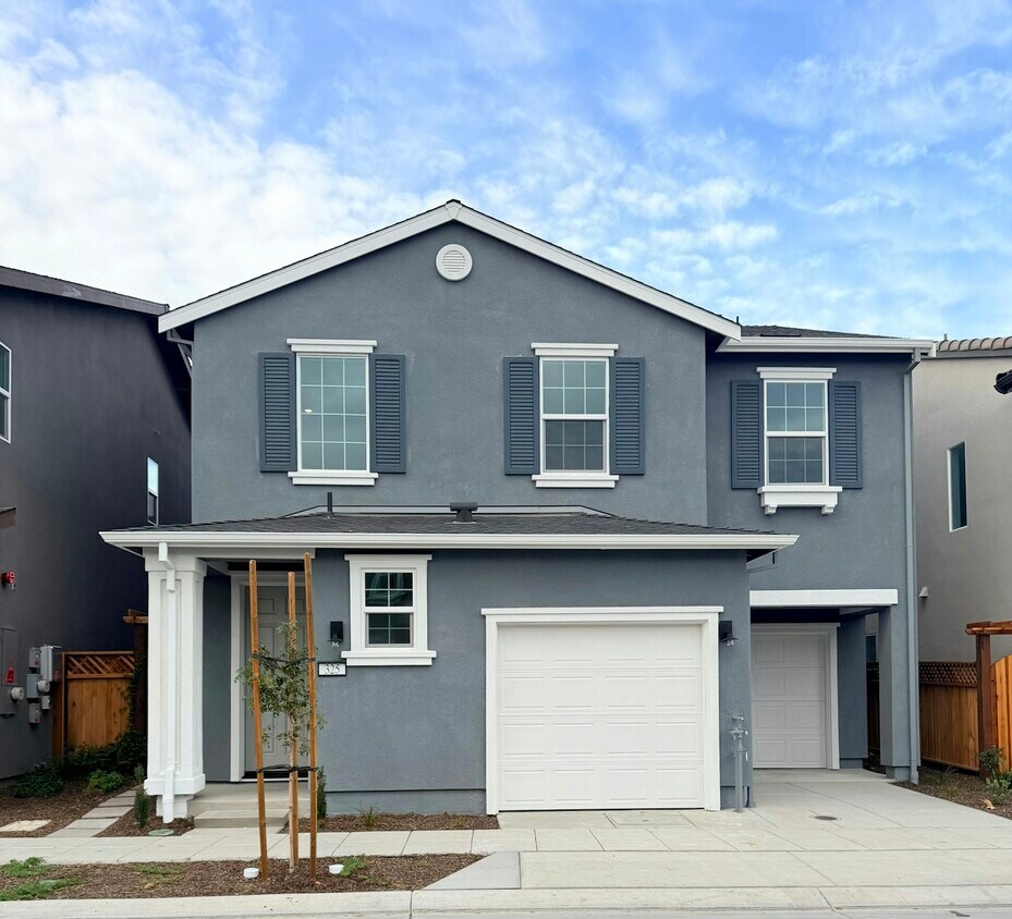 Foto principal - 325 N Paso Robles Dr