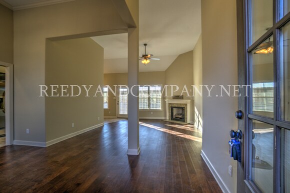 Foto del edificio - 5455 Meadowbriar Trl