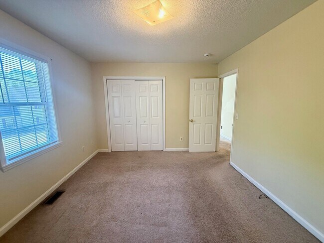 Foto del edificio - Two bedroom, 1 bath condo in Gibsonville