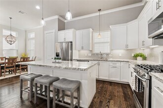 Building Photo - 874 Wakefield Dr