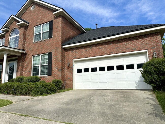 Building Photo - 621 Surrey Ln