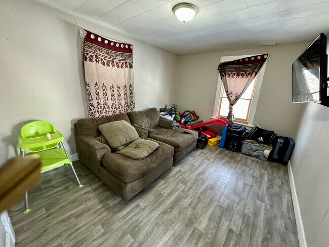 Foto del edificio - 911 Perry Hwy