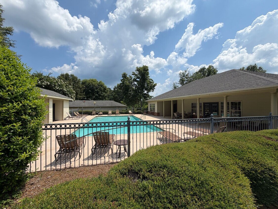 Foto del edificio - Mill Creek Condo Available!