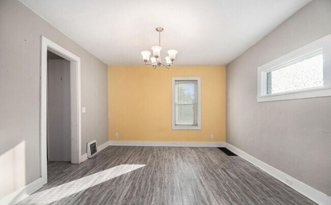 Foto del edificio - 778 Eleanor St NE