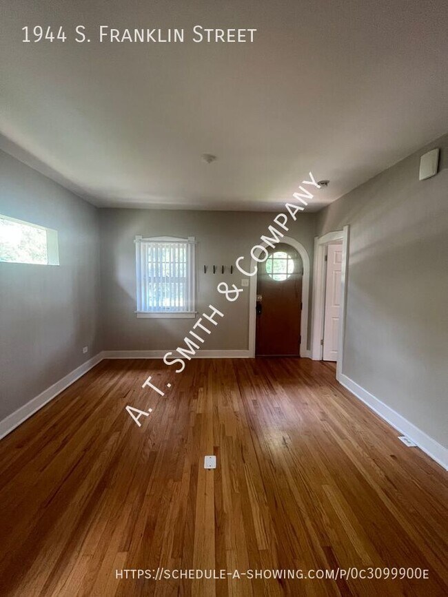 Building Photo - 2 Bedroom Single Family Home near S. Pearl...