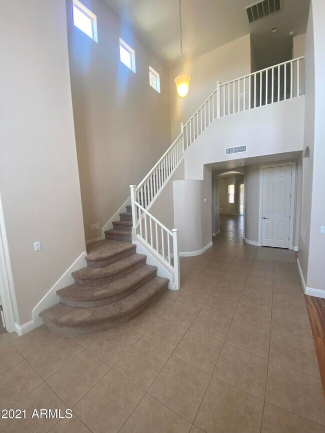 Building Photo - 1319 E Bautista Rd