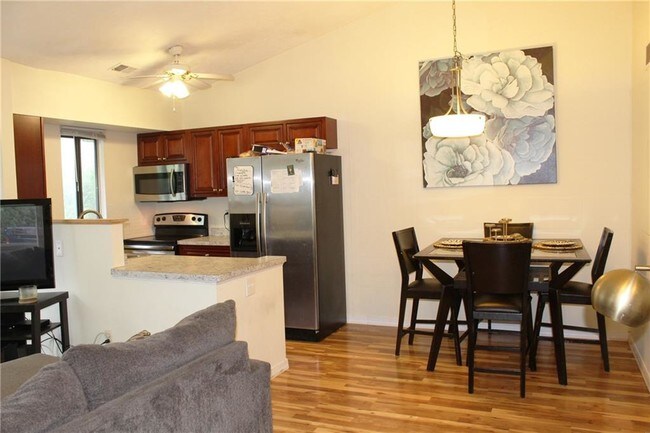 Foto del edificio - 568 Eastbrooke Ln