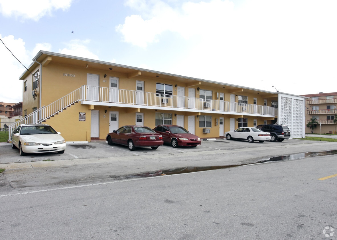 Building Photo - Cedars Apartments