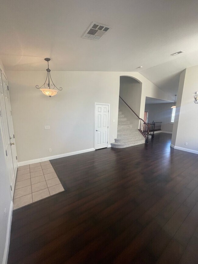 Building Photo - Amazing Anthem home! Close to parks, trail...