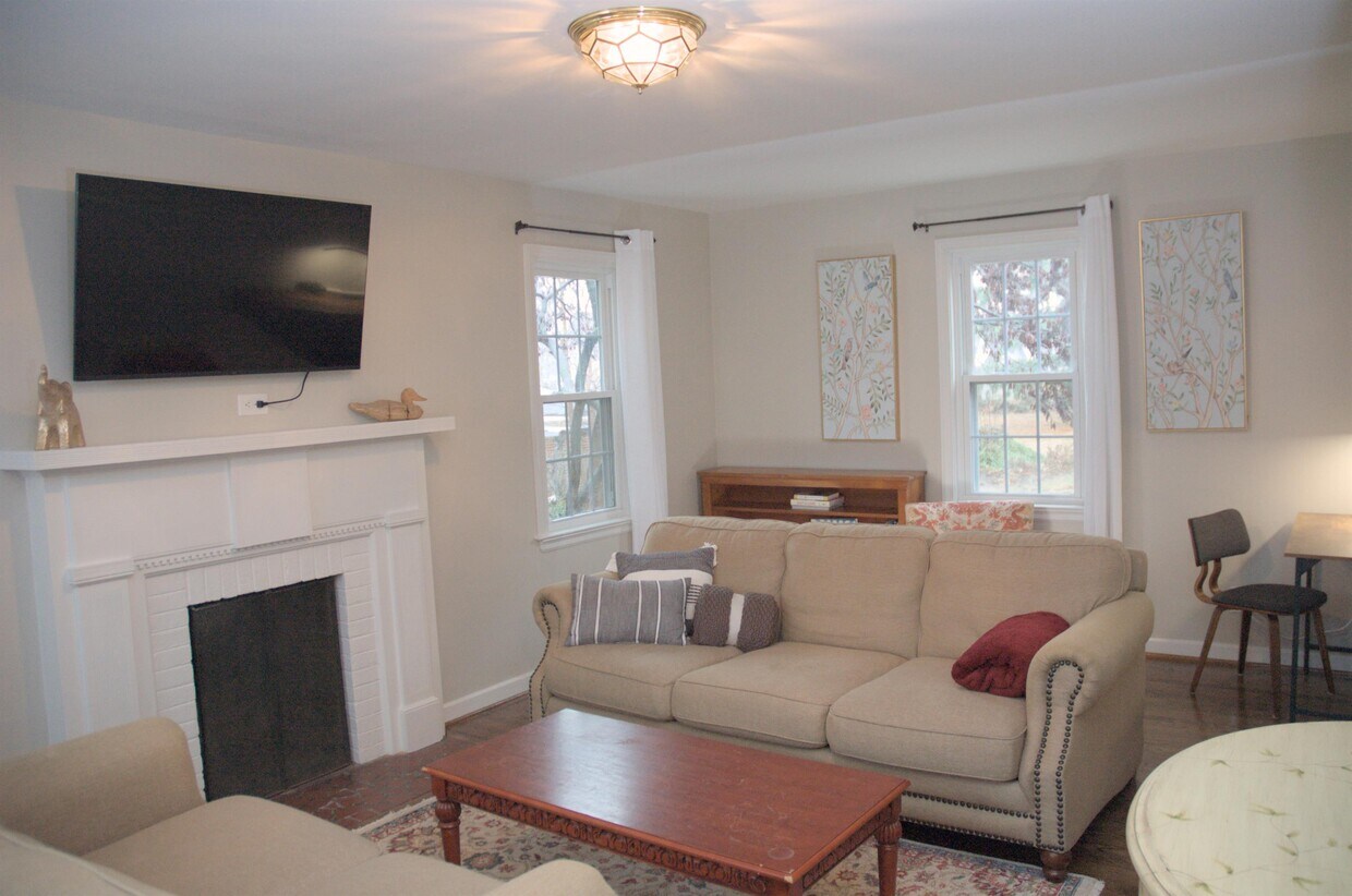 Primary Photo - 2516 Derwent Dr SW