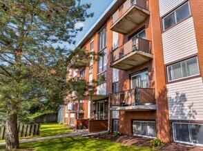 Building Photo - Hugo Place