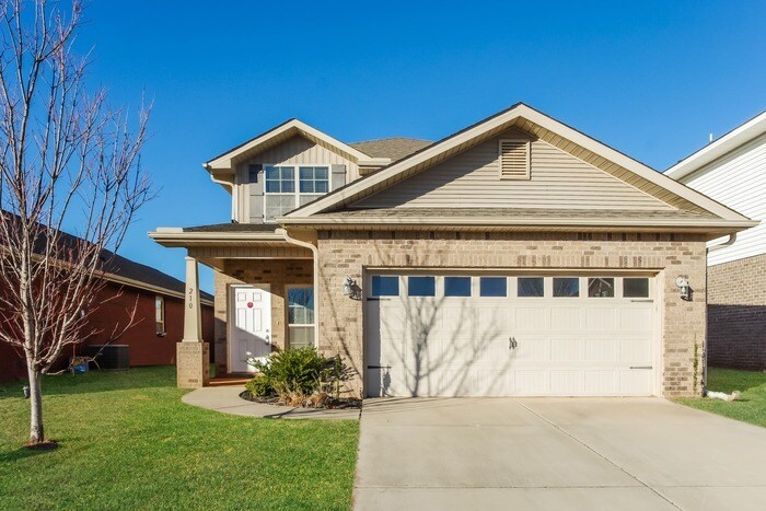 Primary Photo - Charming 4 Bedroom