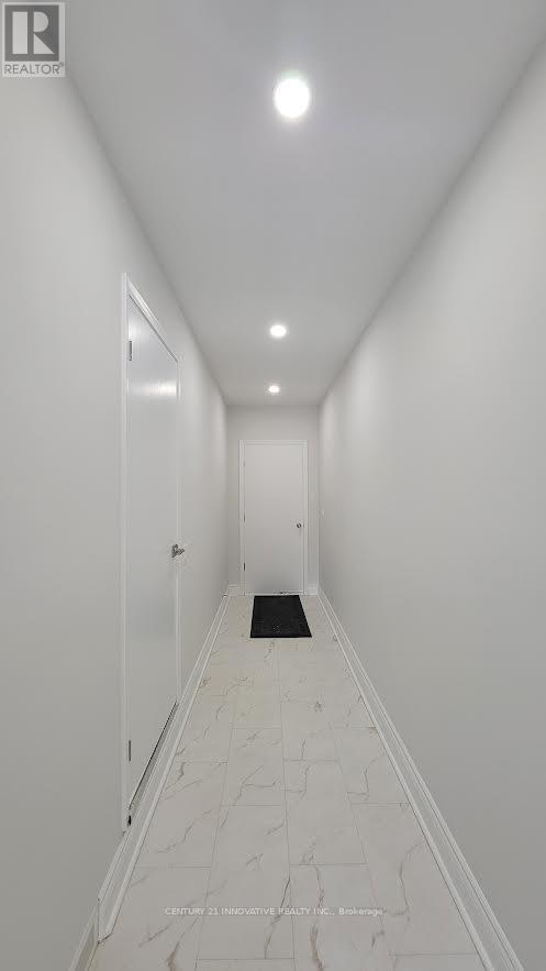 Photo du bâtiment - 83 Thickson Rd