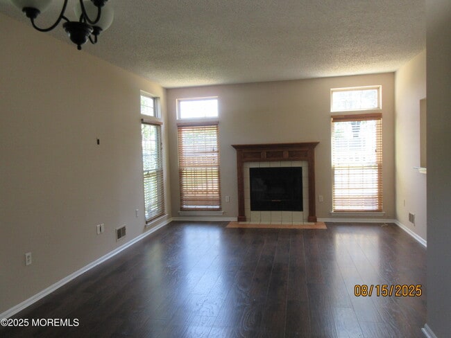 Foto del edificio - 29 Longbrook Ln