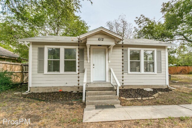 Foto del edificio - 2 br, 1 bath House - 612 N Bradshaw