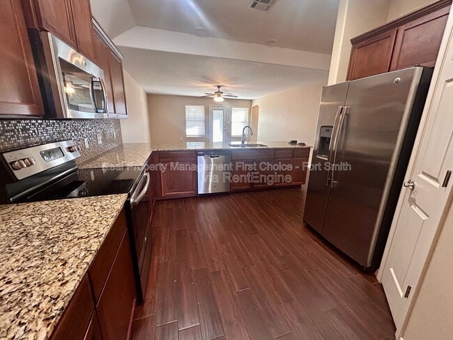 Building Photo - 420 Ridge Point Dr