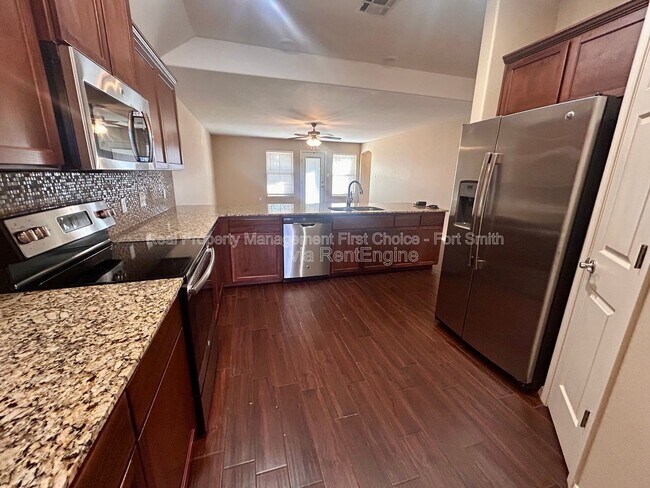 Foto del edificio - 420 Ridge Point Dr