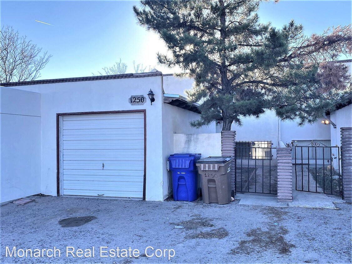 Primary Photo - 2 br, 1.5 bath House - 1250 Triviz