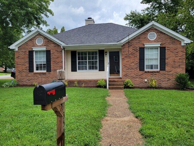 Building Photo - 3 bedroom, 2 full bath home in desirable G...