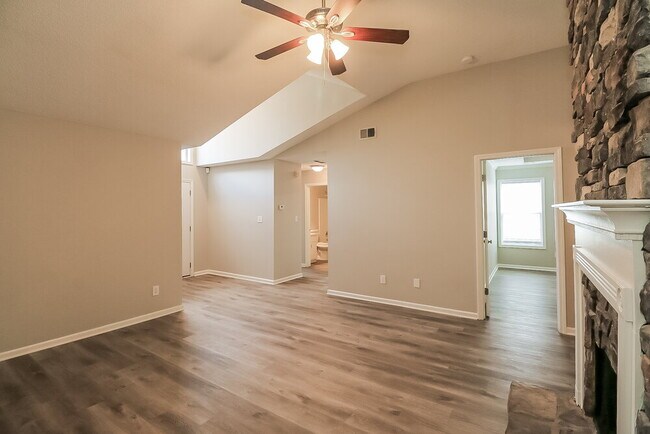 Foto del edificio - 311 Fallview Dr