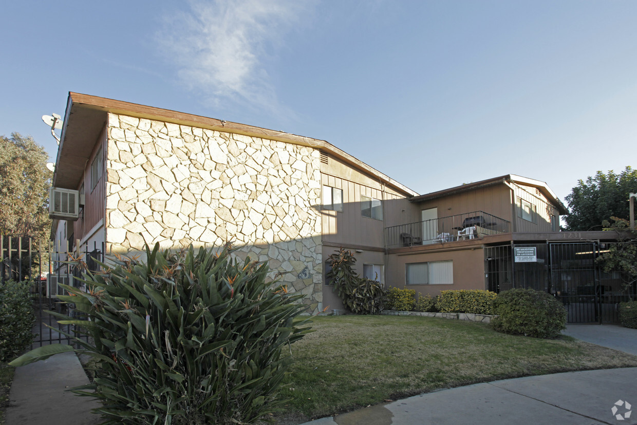 Building Photo - Pasadena Apartments