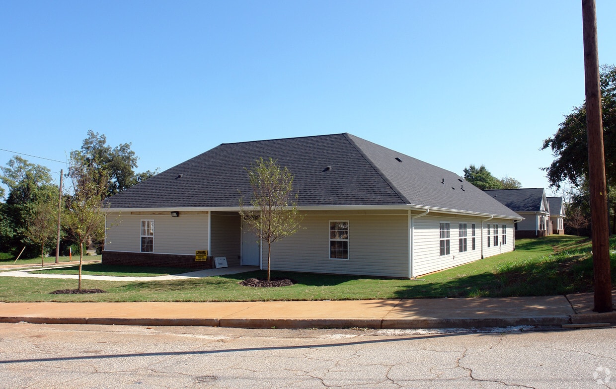 Primary Photo - 402-408 N Calhoun St