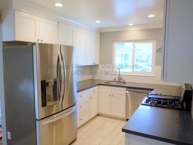 Building Photo - Remodeled Home in Great Location w/ Award ...
