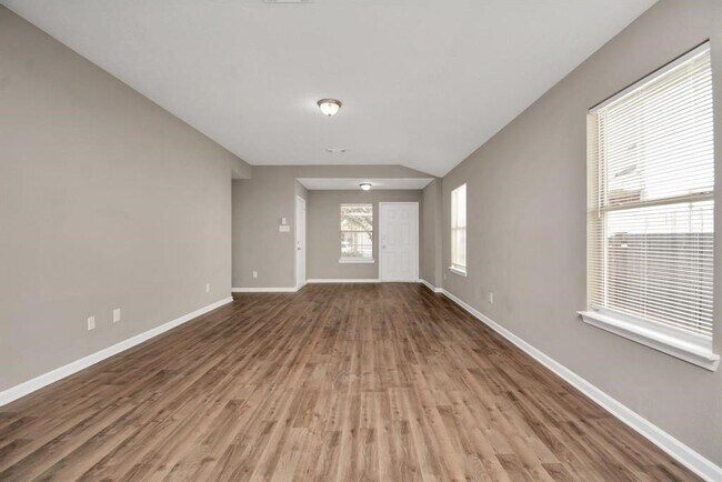 Building Photo - 21826 Hemlock Park Dr