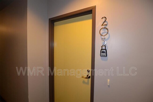 Foto del edificio - 2200 Lyndhurst Ave