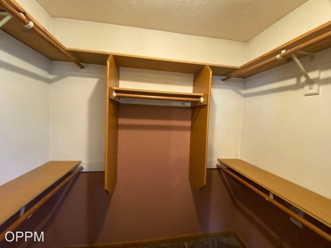 Building Photo - 2 br, 1.5 bath House - 6211 Dorcas