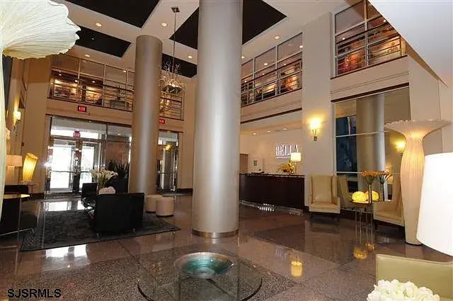 Building Photo - 526 Pacific Ave