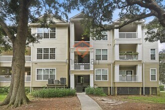Building Photo - 700 Daniel Ellis Dr