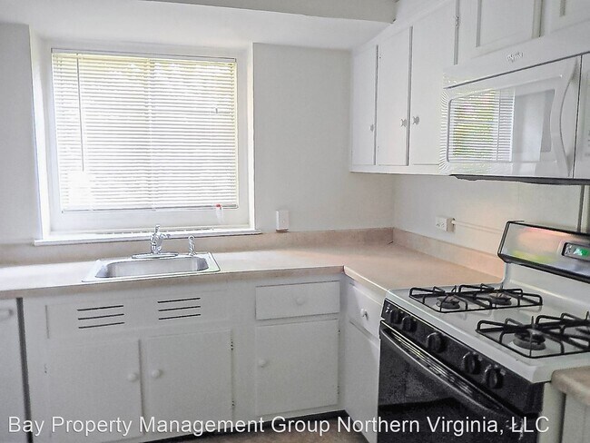Building Photo - 3 br, 1 bath House - 3634 VALLEY DR #518-36