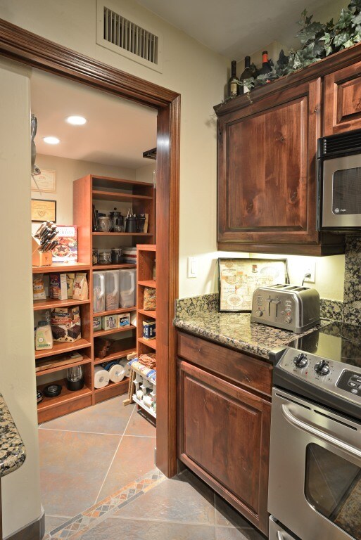 Pantry - 6925 E 4th St