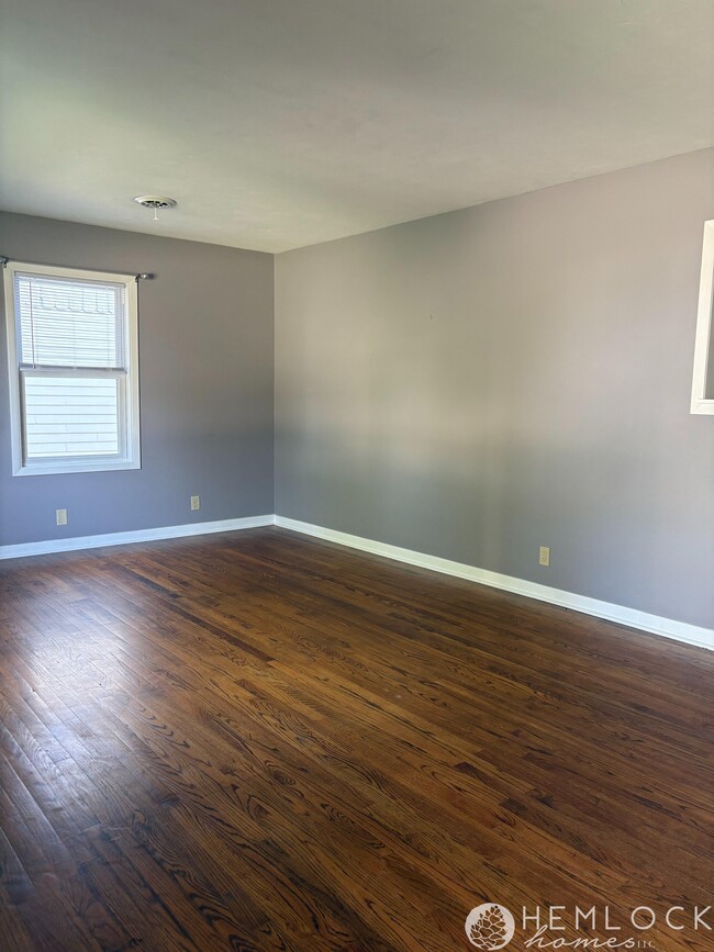 Living Room - 916 Blaine St