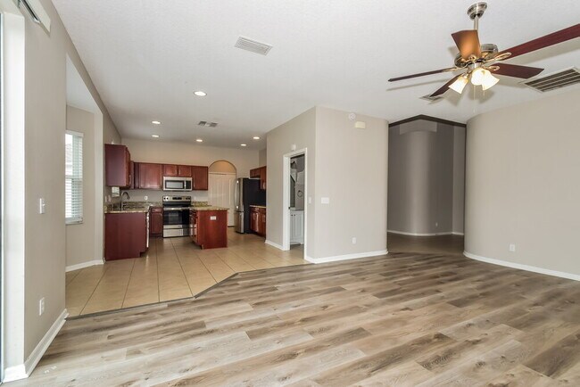 Foto del edificio - 405 Stone Briar Dr